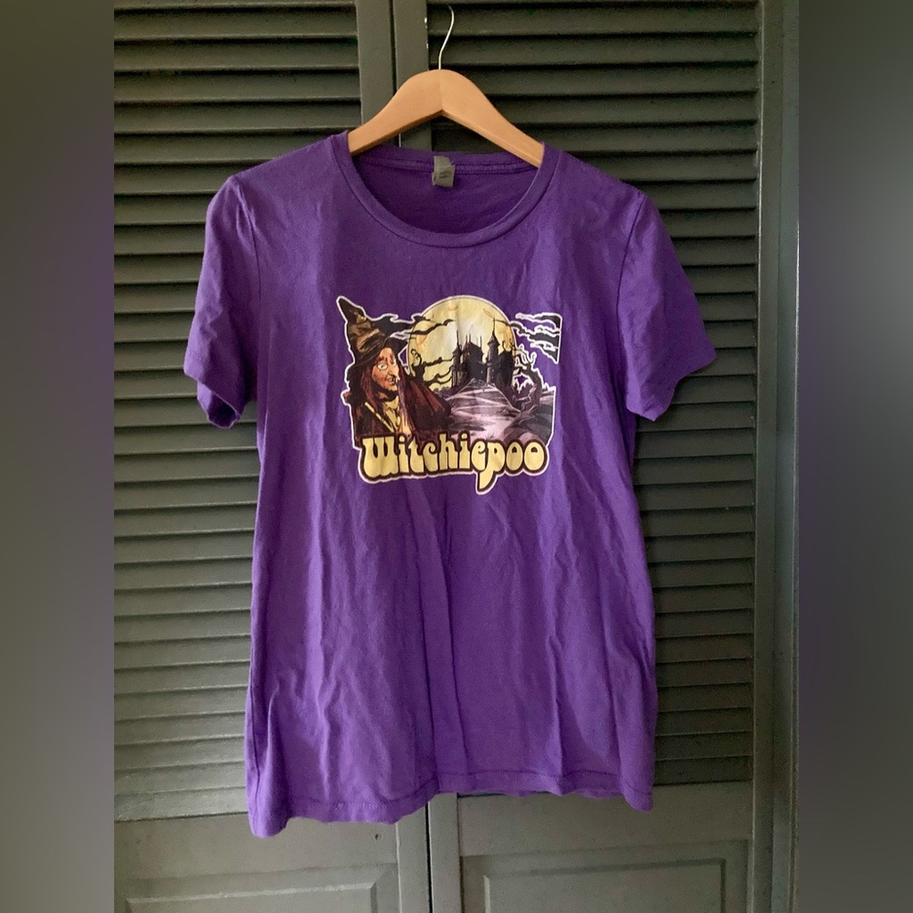 ⬇️ Witchiepoo T-shirt